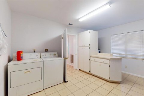 House in Inverness, Florida 2 bedrooms, 140.28 sq.m. № 2217268 - photo 13
