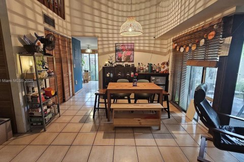 Adosado en alquiler en Miami, Florida, 3 dormitorios, 124.49 m2 № 1953731 - foto 2