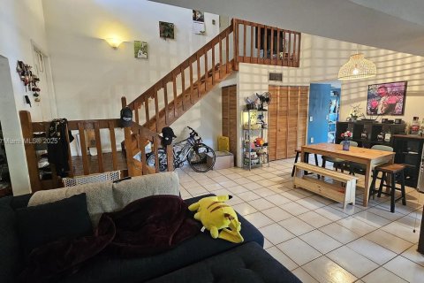 Adosado en alquiler en Miami, Florida, 3 dormitorios, 124.49 m2 № 1953731 - foto 1