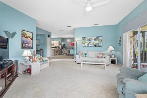 Condo in Ormond Beach, Florida, 2 bedrooms № 2205524 - photo 12
