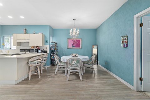 Condo in Ormond Beach, Florida, 2 bedrooms № 2205524 - photo 13