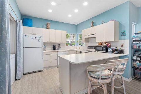 Condo in Ormond Beach, Florida, 2 bedrooms № 2205524 - photo 16