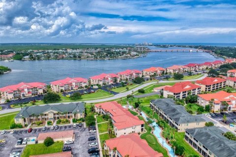 Condo in New Smyrna Beach, Florida, 3 bedrooms  № 1319720 - photo 1