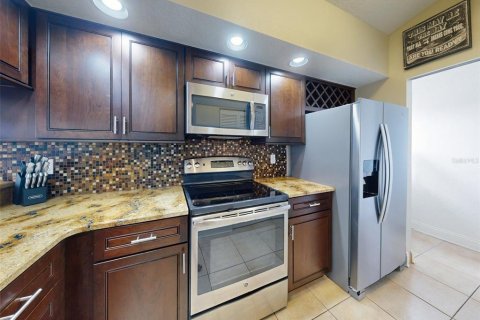 Condo in New Smyrna Beach, Florida, 3 bedrooms  № 1319720 - photo 11
