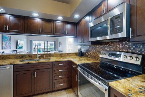Condo in New Smyrna Beach, Florida, 3 bedrooms  № 1319720 - photo 13