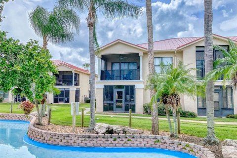 Condo in New Smyrna Beach, Florida, 3 bedrooms  № 1319720 - photo 2