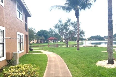 Condominio en alquiler en Miami, Florida, 2 dormitorios, 85.28 m2 № 1943637 - foto 7