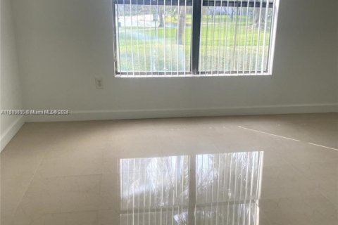 Condominio en alquiler en Miami, Florida, 2 dormitorios, 85.28 m2 № 1943637 - foto 10