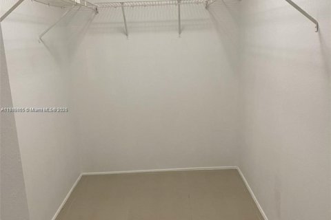 Condominio en alquiler en Miami, Florida, 2 dormitorios, 85.28 m2 № 1943637 - foto 12