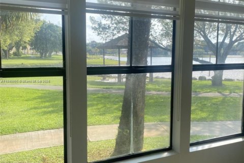 Condominio en alquiler en Miami, Florida, 2 dormitorios, 85.28 m2 № 1943637 - foto 6