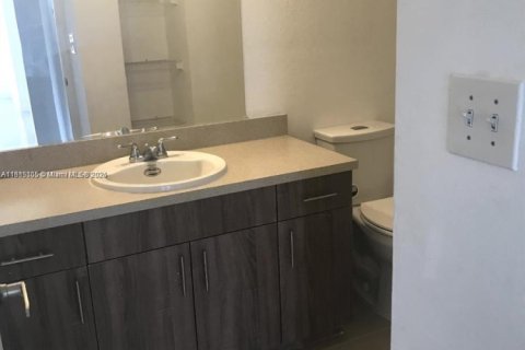 Condominio en alquiler en Miami, Florida, 2 dormitorios, 85.28 m2 № 1943637 - foto 11