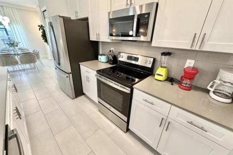 Touwnhouse à vendre à Kissimmee, Floride: 5 chambres, 201.41 m2 № 2207109 - photo 7