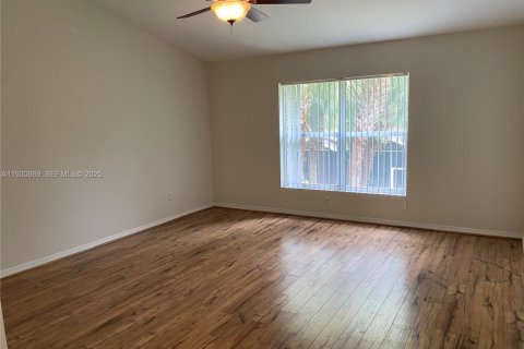 Снять в аренду таунхаус в Ройял-Палм-Бич, Флорида 2 спальни, 150.78м2, № 2034417 - фото 10