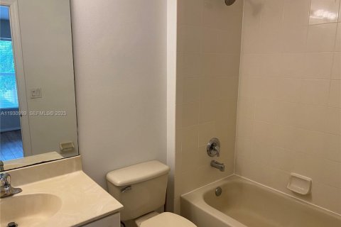 Снять в аренду таунхаус в Ройял-Палм-Бич, Флорида 2 спальни, 150.78м2, № 2034417 - фото 16