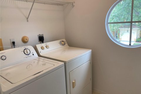 Снять в аренду таунхаус в Ройял-Палм-Бич, Флорида 2 спальни, 150.78м2, № 2034417 - фото 17