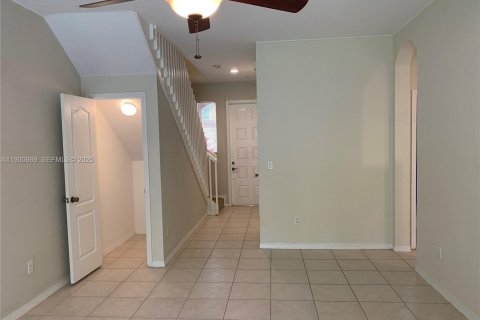 Снять в аренду таунхаус в Ройял-Палм-Бич, Флорида 2 спальни, 150.78м2, № 2034417 - фото 9