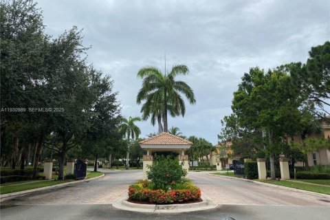 Снять в аренду таунхаус в Ройял-Палм-Бич, Флорида 2 спальни, 150.78м2, № 2034417 - фото 20