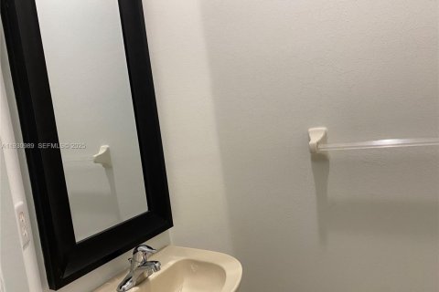 Снять в аренду таунхаус в Ройял-Палм-Бич, Флорида 2 спальни, 150.78м2, № 2034417 - фото 19