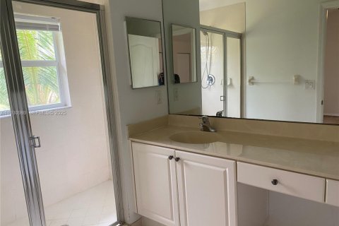 Снять в аренду таунхаус в Ройял-Палм-Бич, Флорида 2 спальни, 150.78м2, № 2034417 - фото 12