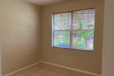 Снять в аренду таунхаус в Ройял-Палм-Бич, Флорида 2 спальни, 150.78м2, № 2034417 - фото 11