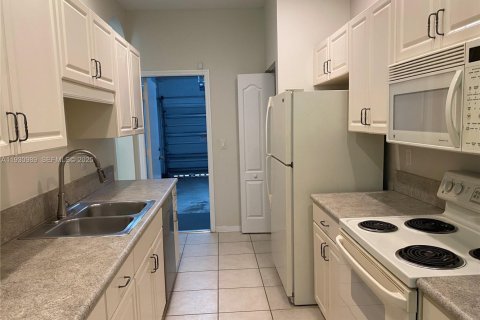 Снять в аренду таунхаус в Ройял-Палм-Бич, Флорида 2 спальни, 150.78м2, № 2034417 - фото 8