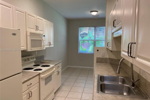 Снять в аренду таунхаус в Ройял-Палм-Бич, Флорида 2 спальни, 150.78м2, № 2034417 - фото 7