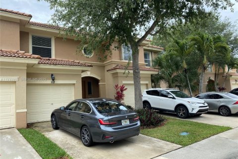 Снять в аренду таунхаус в Ройял-Палм-Бич, Флорида 2 спальни, 150.78м2, № 2034417 - фото 2