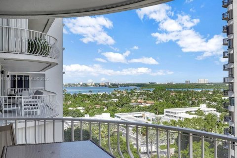 Condominio en venta en Bal Harbour, Florida, 3 dormitorios, 235.97 m2 № 1993461 - foto 5