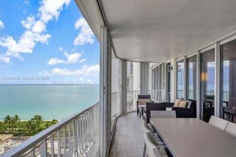 Condominio en venta en Bal Harbour, Florida, 3 dormitorios, 235.97 m2 № 1993461 - foto 6