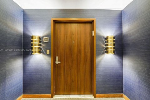 Condominio en venta en Bal Harbour, Florida, 3 dormitorios, 235.97 m2 № 1993461 - foto 25