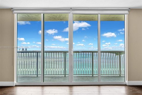 Copropriété à vendre à Miami, Floride: 2 chambres, 102.66 m2 № 1950820 - photo 13