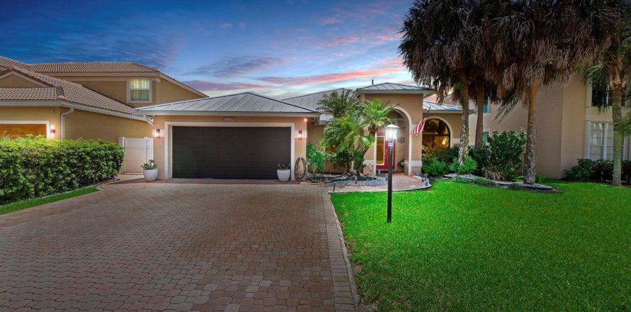 House in Boca Raton, Florida 4 bedrooms, 210.52 sq.m. № 2154612