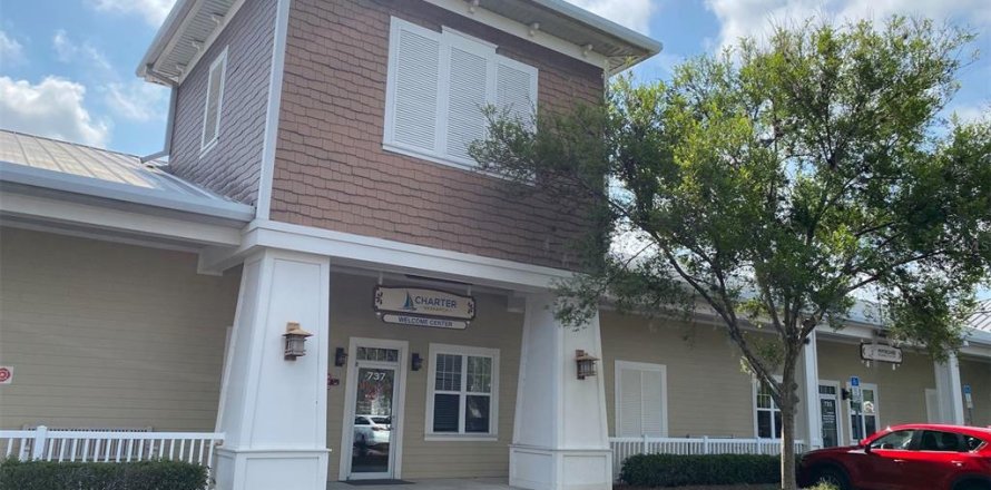 Commercial property in Lady Lake, Florida 178.37 sq.m. № 1350274