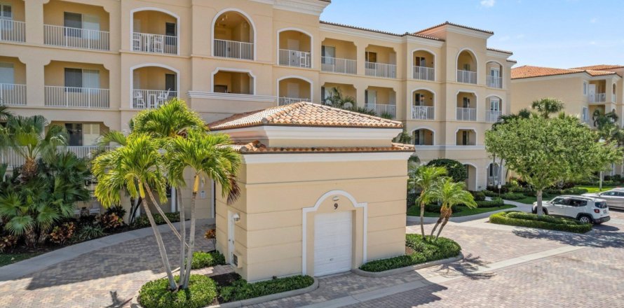 Condo in Fort Pierce, Florida, 2 bedrooms № 1132885