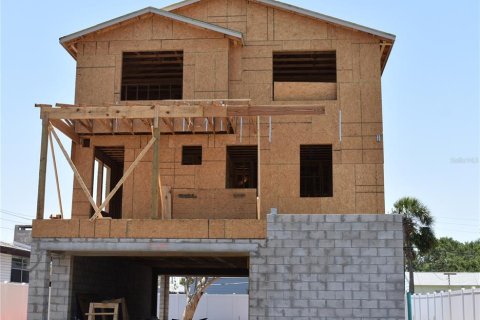 House in Saint Petersburg, Florida 4 bedrooms, 215.07 sq.m. № 1560400 - photo 4