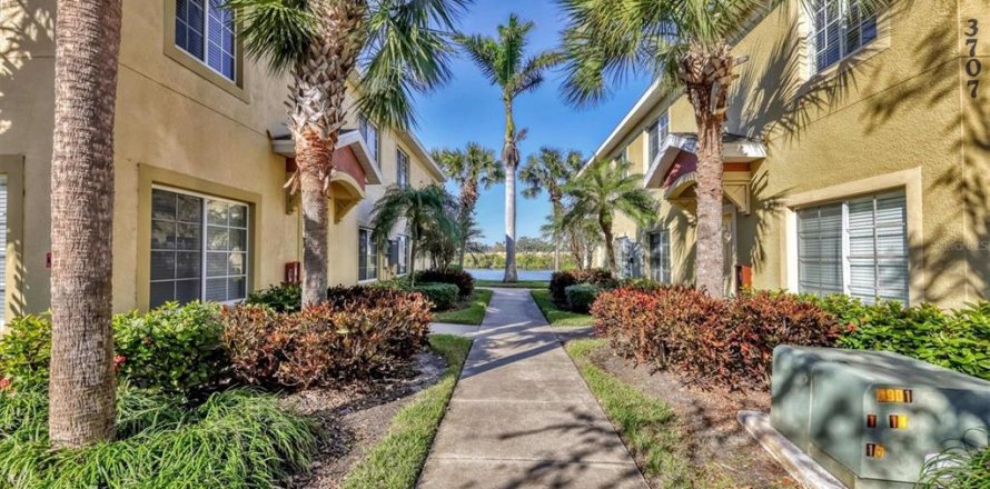 Adosado en Bradenton, Florida 3 dormitorios, 111.48 m2 № 1562421