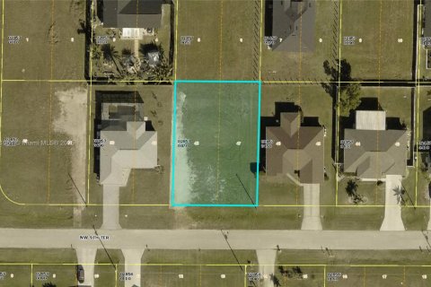 Land in Cape Coral, Florida № 1945011 - photo 1