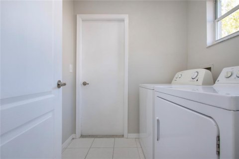 House in Sarasota, Florida 3 bedrooms, 171.78 sq.m. № 1547867 - photo 28