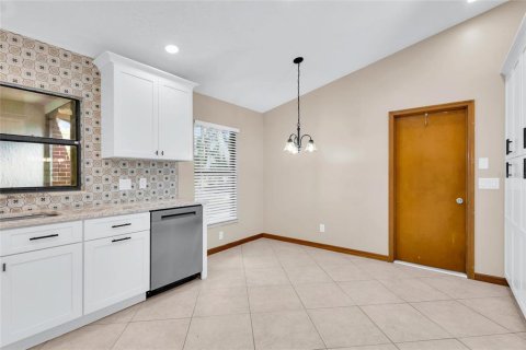 Villa ou maison à vendre à Kissimmee, Floride: 4 chambres, 210.33 m2 № 2306872 - photo 5