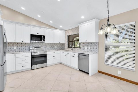 Villa ou maison à vendre à Kissimmee, Floride: 4 chambres, 210.33 m2 № 2306872 - photo 3