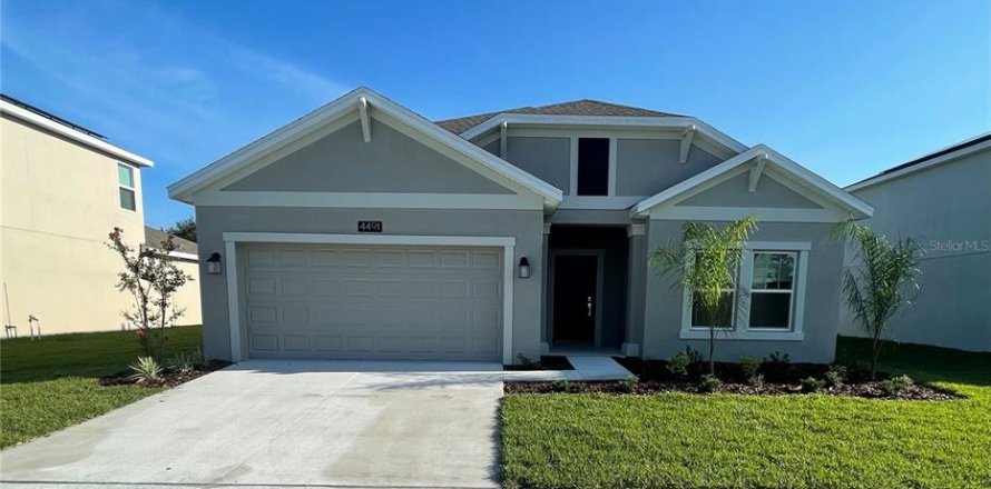 House in Clermont, Florida 3 bedrooms, 174.38 sq.m. № 2239202
