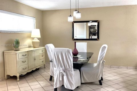 Copropriété à vendre à Pembroke Pines, Floride: 2 chambres, 97.55 m2 № 2153499 - photo 7