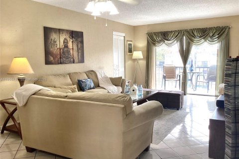Copropriété à vendre à Pembroke Pines, Floride: 2 chambres, 97.55 m2 № 2153499 - photo 12