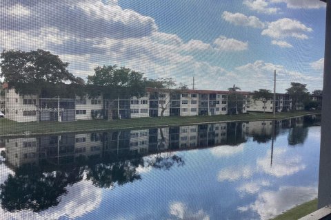 Copropriété à vendre à Pembroke Pines, Floride: 2 chambres, 97.55 m2 № 2153499 - photo 21