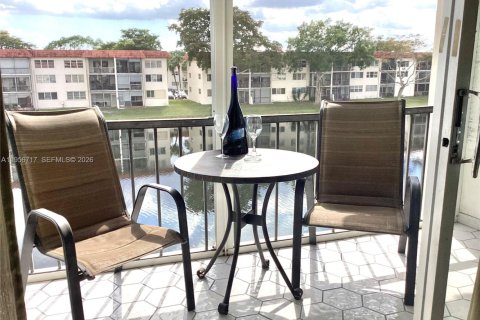Copropriété à vendre à Pembroke Pines, Floride: 2 chambres, 97.55 m2 № 2153499 - photo 16