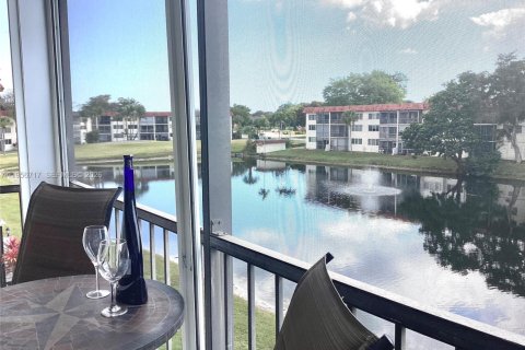 Copropriété à vendre à Pembroke Pines, Floride: 2 chambres, 97.55 m2 № 2153499 - photo 19