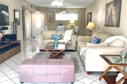 Copropriété à vendre à Pembroke Pines, Floride: 2 chambres, 97.55 m2 № 2153499 - photo 10