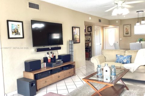 Copropriété à vendre à Pembroke Pines, Floride: 2 chambres, 97.55 m2 № 2153499 - photo 9