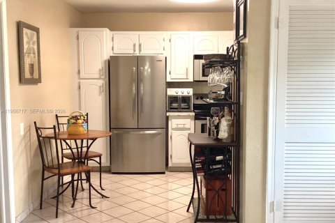 Copropriété à vendre à Pembroke Pines, Floride: 2 chambres, 97.55 m2 № 2153499 - photo 4