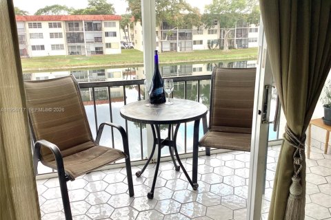 Copropriété à vendre à Pembroke Pines, Floride: 2 chambres, 97.55 m2 № 2153499 - photo 17